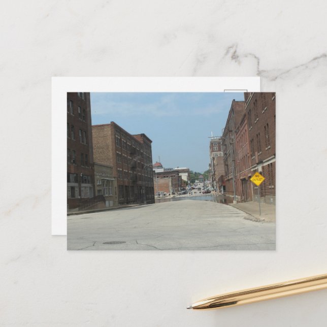 Brick Buildings and NO OUTLET in Burlington, Iowa Vykort (Fram/Back In Situ)