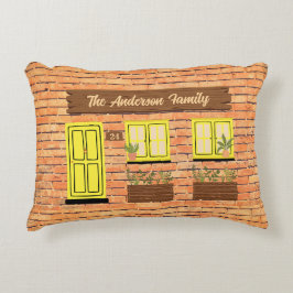 Brick House med Gult Dor Anpassningsbar Text Prydnadskudde