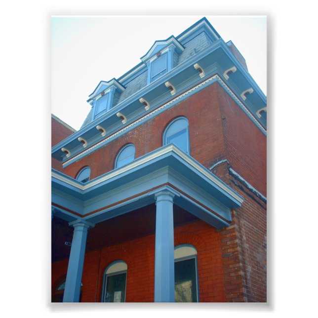 Brick Victorian House med Colonial Blue Trim Fototryck (Framsidan)