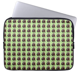 Brickwork Burrow: A Wombat's Grönt Canvas Laptop Fodral