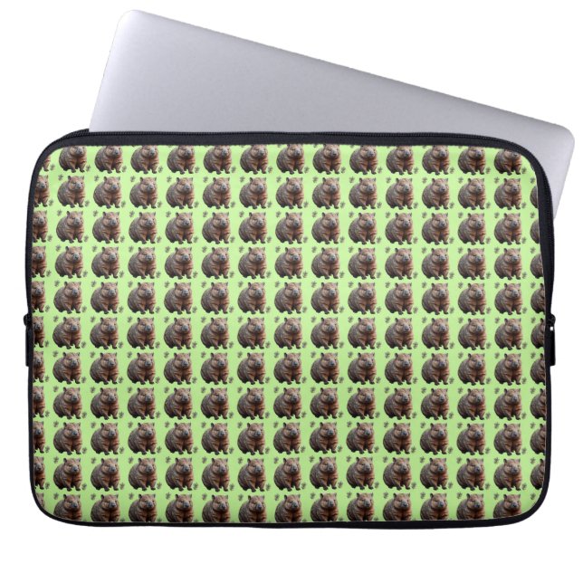 Brickwork Burrow: A Wombat's Grönt Canvas Laptop Fodral (Framsidan)