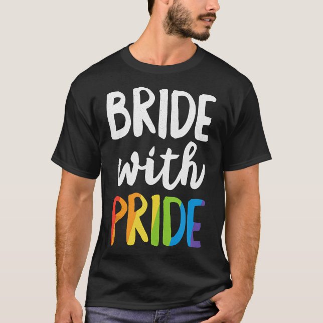 Brid med Pridet Rainbow Lesbisk Bachelorette Part T Shirt (Framsida)