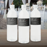 Briddefinition, skript för Elegant av Möhippa Vattenflaska Etikett<br><div class="desc">Anpassa med bridens definition för att skapa en unik gåva till möhippor,  bachelorette eller party och bröllop. Ett perfekt sätt att visa henne hur fantastisk hon är på sin stora dag och en perfekt för resten av sitt liv. Designad av Thisisnotme©</div>
