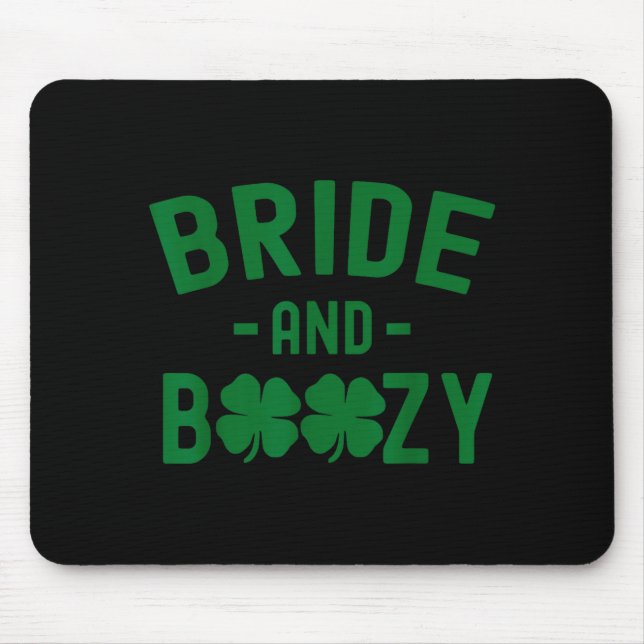 Bride And Boozy Irish St Patrick's Day Funny Shamr Musmatta (Framsidan)