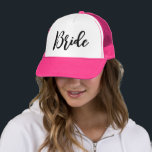 Bride Bachelorette Gift, Bride Hen Party, närvaran Keps<br><div class="desc">Höljet på natten truckerkeps,  brudens sida bröllopsdag party,  bachelorette Party resa helg hat,  hatt på natten med truckhatt,  när resa matchande hatt,  hatten på brude bachelorette Party hat,  bröllopsdag matchande hatt,  hen helg brude hattlock,  brud hatt,  roligt brud söt brude hat,  brud hat,  brud hatt,  brud rosa truckerkeps</div>