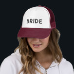 BRIDE Black retro typography Keps<br><div class="desc">Med ord "Bride" i konst deco stil typografi. Idealisk för en höns kväll eller flickors kvällstid för att fira den blivande bruden. Gör den till en del av en matchande utmatningsuppsättning för möhippan,  se samlingen för fler artiklar.</div>