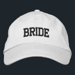 Bride Broderad Keps<br><div class="desc">Minimalistiskt hörnstenlock. Perfekt för möhippor och för smekmånaden.</div>
