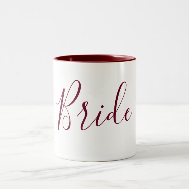 Bride Burgundy and White Cursive Två-Tonad Mugg (Center)