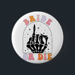 Bride eller Die Skeleton Hand Halloween Bacheloret Knapp<br><div class="desc">Bride eller Die Skeleton Hand Halloween Bachelorette Matching</div>