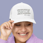 Bride Embroized Faux Pearl Patch Keps<br><div class="desc">Den här designen kan vara personlig i det område som tillhandahålls genom att ändra fotot och/eller text. Du kan också anpassa den genom att klicka på Anpassa den här mallen och sedan välja klicka för att anpassa ytterligare alternativ och ta bort eller ändra färg i bakgrunden, lägga till text, ändra...</div>
