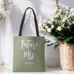 Bride Future Mrs Sage Grönt Tote Bag Tygkasse<br><div class="desc">Bride Tote Bag med text Future Mrs. på Sage Grönt Background. Ta en titt i vår butikssamling nedan för matchande artiklar.</div>