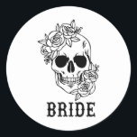 Bride Groom Blommigt Skull Halloween Bröllop Bache Runt Klistermärke<br><div class="desc">Bride Groom Blommigt Skull Halloween Bröllop Bachelorette</div>