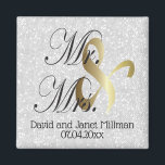 Bride & Groom | Bröllop Keepsaké Magnet<br><div class="desc">Bröllopsdagens favoritmagneter. En Bröllopsdag från redot Bride and Groom för att anpassa sig. Om det behövs kan du ta bort all text och börja om från början med egna alternativ för text, färg och teckensnitt med Zazzle-designområdet i verktyg. Obs! Alla mallområden behöver inte ändras. 📌 Om du behöver anpassa ytterligare...</div>