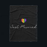 Bride Groom Lgbtq Bachelor Party Bröllop Tee - Bla Fleecefilt<br><div class="desc">Bride Groom Lgbtq Bachelor Party Bröllop Tee - Black - Small - Uni-vuxna - Modern Avslappnad - Kortärmad - Bomull 65 %</div>
