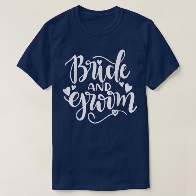 Bride Groom Matching Bröllop Bachelor and Bachelor T Shirt (Design framsida)