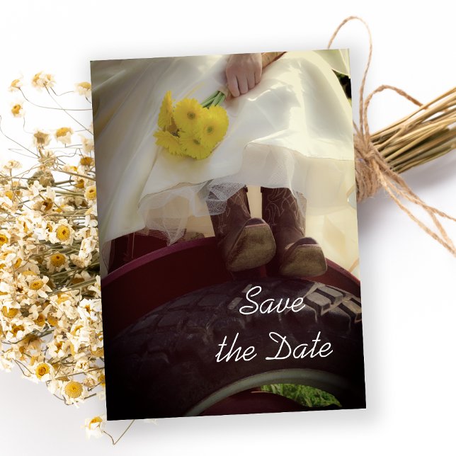 Bride on Tractor Farm Bröllop spara datum Inbjudningar (Skapare uppladdad)