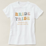 Bride Tribe Bachelorette Helg Party Retro T Shirt<br><div class="desc">Bride Tribe Bachelorette Party Classic Retro-matchande garantier. Trendigets 60-sekundersstam med stil,  fetstil och färgstark design för alla brider party</div>