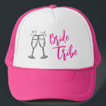 Bride Tribe Bachelorette Party Keps<br><div class="desc">Bride Tribe Bachelorette Party Hat. Perfekt för Bachelorette Party Helg! Gör en underbar gåva till "kommer du att bli min brudgummi?"-gåva!</div>