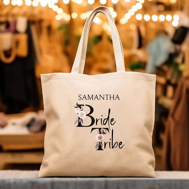 Bride Tribe Blommigt Brev Boho Bachelorette Tygkasse (Bride Tribe tote bags for your bachelorette and pre-wedding gatherings)