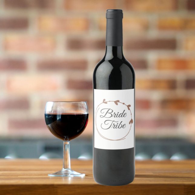 Bride Tribe Mocha Simple Hjärtkrans Vinflaska Etikett (In Situ Glass of Wine)