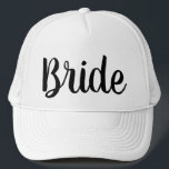 Bride Truckerkeps<br><div class="desc">Jag gjorde det här för en bachelorettfest på stranden. Björnen får den här. Blybesättningen får de färgstarka!</div>