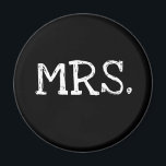 Bride White Text Mrs. Magnet<br><div class="desc">T-shirts med vit text som lyder "Mrs" Hämta matchande Mr-shirts också!</div>