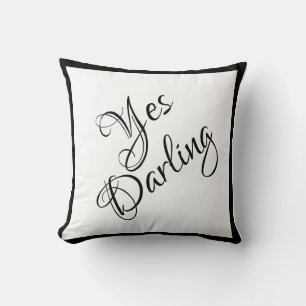 Bride Yes Darling White Script Chic Bröllop Kudde