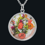 Brides Bröllop Bouquet Photo monogram Keepsaké Sterling Silver Halsband<br><div class="desc">Anpassa den här designen idag! Den här presenten är en perfekt för specialtillfället. Kom kollar upp vår butik för all coola.</div>