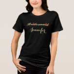 Bridesmaid Bröllop Möhippa Bachelorette Party Blac T Shirt<br><div class="desc">Snygg,  vacker elegant faux-skript/typografi i guld,  roligt,  Bridesmaid-klassik,  3/4 sleeve,  slimmad,  100 % toppen-mjuk bomull i ring,  raglan,  baseball-t-shirt,  för möhippa,  bachelorette-fest,  bröllopsfest. Anpassa garantin med brudgummens namn.</div>