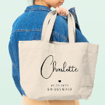 Bridesmaid Bröllop Simple Modern Script Namn Jumbo Tygkasse<br><div class="desc">I Bridesmaid Bröllop Simple Modern Calligraphy Script Personlig Namn Tote bags finns ditt bridesaid's namn i elegant svart calligraphy-skript som accentueras med ett enkelt kärlek-hjärta med tillägg av din anpassningsbar, t.ex. datum och bridemaid. Text och hjärta färger kan justeras i redigeraren till kostym som du föredrar färg. Fantastiskt som gåvor...</div>