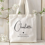 Bridesmaid Bröllop Simple Modern Script Namn Tygkasse<br><div class="desc">I Bridesmaid Bröllop Simple Modern Calligraphy Script Personlig Namn Tote bags finns ditt bridesaid's namn i elegant svart calligraphy-skript som accentueras med ett enkelt kärlek-hjärta med tillägg av din anpassningsbar, t.ex. datum och bridemaid. Text och hjärta färger kan justeras i redigeraren till kostym som du föredrar färg. Fantastiskt som gåvor...</div>