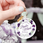 Bridesmaid Elegant Lila Blommigt Utandning Bröllop Nyckelring<br><div class="desc">De här nyckelkedjorna är designade för ge som favoriter för brudar i bröllopsfesten. De har en rustik handmålad vattenfärgskonstruktion med en andedräkt av ro och blommor i skuggor av lila, plommon, violett och lavender. Texten är skriven i elegant brev, och det finns utrymme för hennes namn och bröllop. Perfekt för...</div>