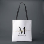Bridesmaid Gift Guld Monogram White Tygkasse<br><div class="desc">Den här Bridesmaid tote-väskan har ett handskrivet typografiskt monogram med vita och svarta skript med dekorationer mot en dammig bakgrund i ro. Presentera dina brudtärnor med en tärning för att bära artiklar på bröllop-dagen och presenteras traditionellt vid repetitionsmiddagen eller före.</div>