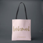 Bridesmaid Guld Glitter  Rosa Tygkasse<br><div class="desc">Den här Bridesmaid-väskan är perfekt för upptagna brudgummar att ta sig runt alla sina tillhörigheter vid möhippan eller huvudevenemanget. Denna rosa till säcken är försedd med faux guld glitter stil-text framtill. Anpassa de här tonerna med din bröllopsfest medlems namn på framsidan och briden och brudgummens namn och bröllop på baksidan....</div>