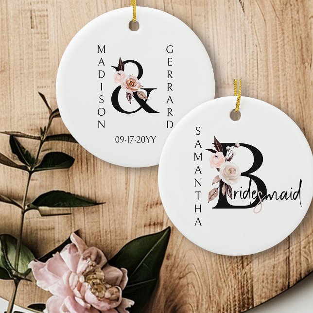 Bridesmaid Keepsak Boho Blommigt Brev Julgransprydnad Keramik (Bridal Party keepsake gift to personalize for your Bridesmaids)