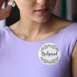 Bridesmaid lavender violet eucalyptus bröllop knapp<br><div class="desc">För brudgummen. En vit chic bakgrund. Dekorerad med lavender,  violetta blommigtar blommor och vattenfärgad eukalyptus greenery.</div>