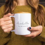 Bridesmaid | Modern Minimalistisk skrift Bachelore Kaffemugg<br><div class="desc">Anpassad design har en handskriven skripttypografi. Du kan enkelt anpassa namn och titel eller lägga till ditt anpassningsbar-meddelande! Perfektens elegant för en brud frieri eller bachelorette!</div>