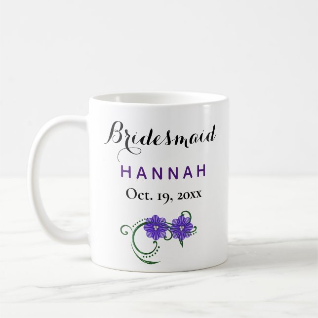 Bridesmaid Modern Typography Lila Blommigt Bröllop Kaffemugg (Vänster)