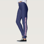 Bridesmaid Möhippa Squad Bachelorette Party Blue Leggings<br><div class="desc">Designat för den ultimata roligten före bröllop har dessa marinblå ben fet "BRIDESMAID"-bokstäver i mjuk rosa längs benet. Oavsett om du får redo, kör ärenden eller bara hänger med brudens sida, ger de här lagren en perfekt komfort och stil. De är gjorda av en mjuk, tjock väv och är idealiska...</div>