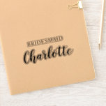 Bridesmaid Namn Vinyl Decal Anpassningsbar Sticker Klistermärken<br><div class="desc">Bridesmaid Namn Vinyl Decal-Anpassningsbar kan anpassas helt efter kostym. // Behöver du hjälp med att anpassa din design? Har andra idéer? Kontakta mig gärna (Zoe) direkt via kontaktknappen nedan.</div>