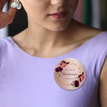 Bridesmaid ro guld blommigt burgundy knapp<br><div class="desc">Ett trendig bohemian boho stil för en möhippa eller bröllop. Dekorerad med vattenfärgat ro i burgundi och rosa. Trendig ro guld har god metallisk bakgrund. Ro guld är ojämn. Ett faux guld geometric ram. Med texten: Bridesmaid skrivet med ett handskript i stil. Mall för Bridesmaid namn namn och datum. Burgundy...</div>