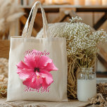 Bridesmaid Rosa Hibiscus Personlig Tygkasse<br><div class="desc">Rosa Hibiscus blomma till säcken för brudgummarna och medlemmar av brudens sida. En realistisk blombild med svart text skrivs ut på ena sidan av den naturliga bomullstussen. Anpassa text i två ställe med namn och rubrik.</div>