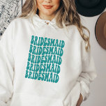 Bridesmaid Teal Personlig Matching Brudens sida T Shirt<br><div class="desc">Planerar du en strand som kallas Bachelorette-fest eller bröllop? Om så är fallet är det här perfektens hoodie-tröja för dig! Den har ett 70-talsformat utseende med matchande mutor teal-kroppar. Hoodiet är gjort av en bekväm och varm väv, perfekt under en hett sommardag. Bröden och hennes flickor kan idrott matcha tealkroppar...</div>