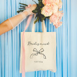 Bridesmaid | Välj valfri Färg-coquette-ruta Tygkasse<br><div class="desc">Den här snyggten,  vismskrift,  säger "Bridesmaid" i chic,  handskrivet skript med en illustrerad coquette-båge och en punkt för hennes namn. Du kan anpassa tonen genom att välja vilken färg som helst för texten och buggen,  så att ditt brobröllop kan matcha.</div>