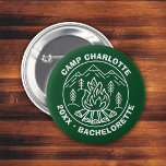 Bridesmaids Badge Anpassningsbar Camp Bachelorette Knapp<br><div class="desc">Knappen Camp bachelorette anpassningsbar som ska användas som brickor för dina brudar med en design med berg och en campfire. Anpassa produkten med briden to be eller lägret namn,  party-datum,  campingplats eller något anpassningsbar-meddelande.</div>