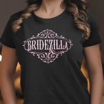 Bridezilla Möhippa Bachelorette Party T Shirt<br><div class="desc">Underbar gåva till brigaderna till ge till briden för Möhippa,  Bachelorette Party eller Bröllopsfest. Både textkonturen färg och textkonturen färg är anpassade.</div>