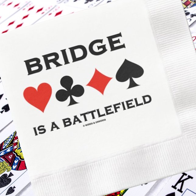 Bridge är ett batterefält med fyra kort Kostym Pappersservett (Paper napkin for any bridge-themed event featuring the 4 card suits & "Bridge Is A Battlefield")