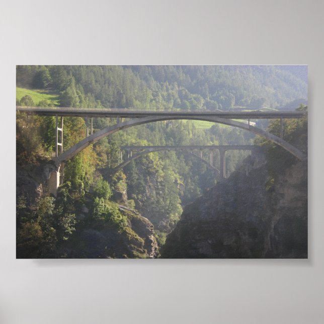 Bridge nära Brigg Schweiz Poster (Framsidan)