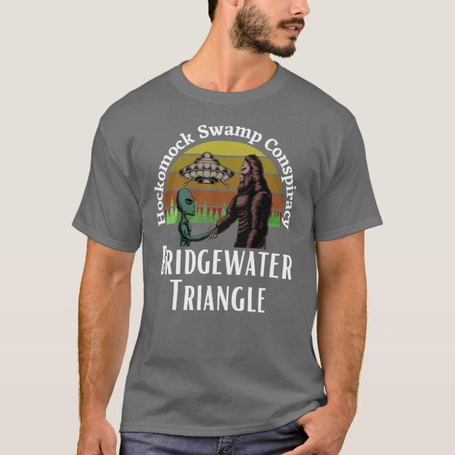 Bridgewater Triangle Conspiracy T Shirt (Framsida)