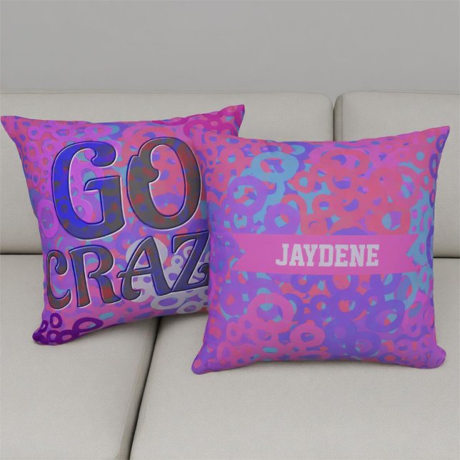 Brighly Colored Overlapping Circle Kudde (Gorgeous pink, purple and blue circles with bold fun text. These throw pillows are two sided.)